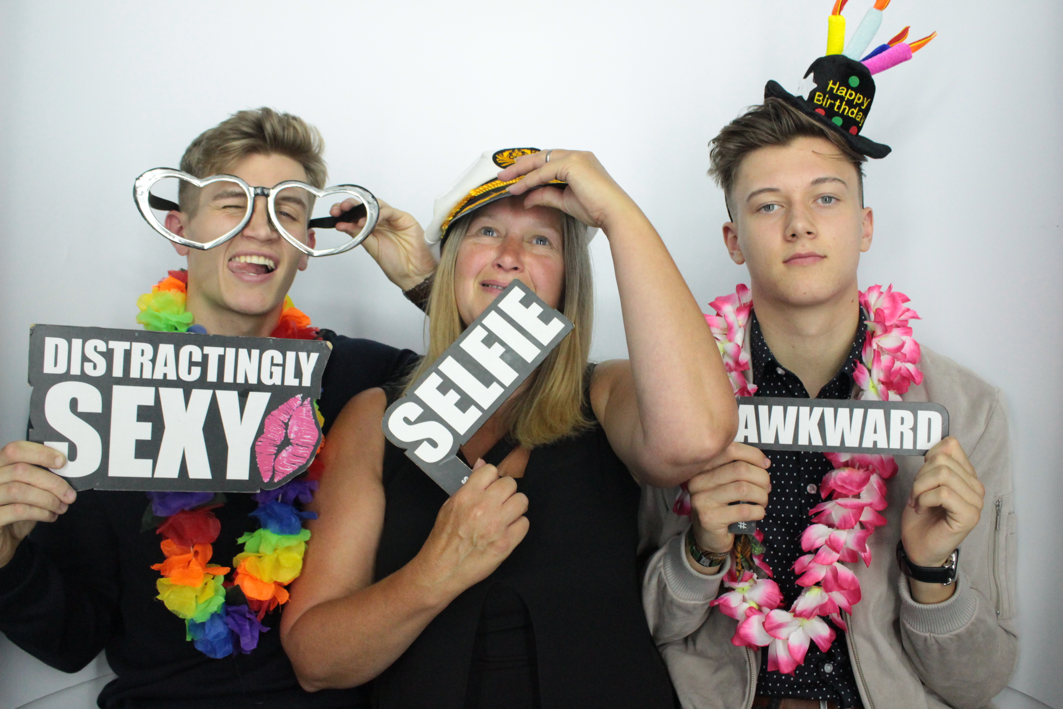 Martin & Colleen’s Joint 50th | View more photos from the event at gallery.myphotoboothexperience.co.uk/u/MyPhotoBoothExperienceLtd/Martin-Colleen’s-Joint-50th
